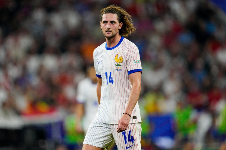 投注赔率-德尚回应拉比奥特遭巴黎球迷嘘声：国家队成员不应被如此对待